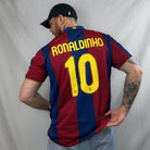2007/08 Barcelone Domicile - Ronaldinho 10 (XL) - Iconic Football Shop