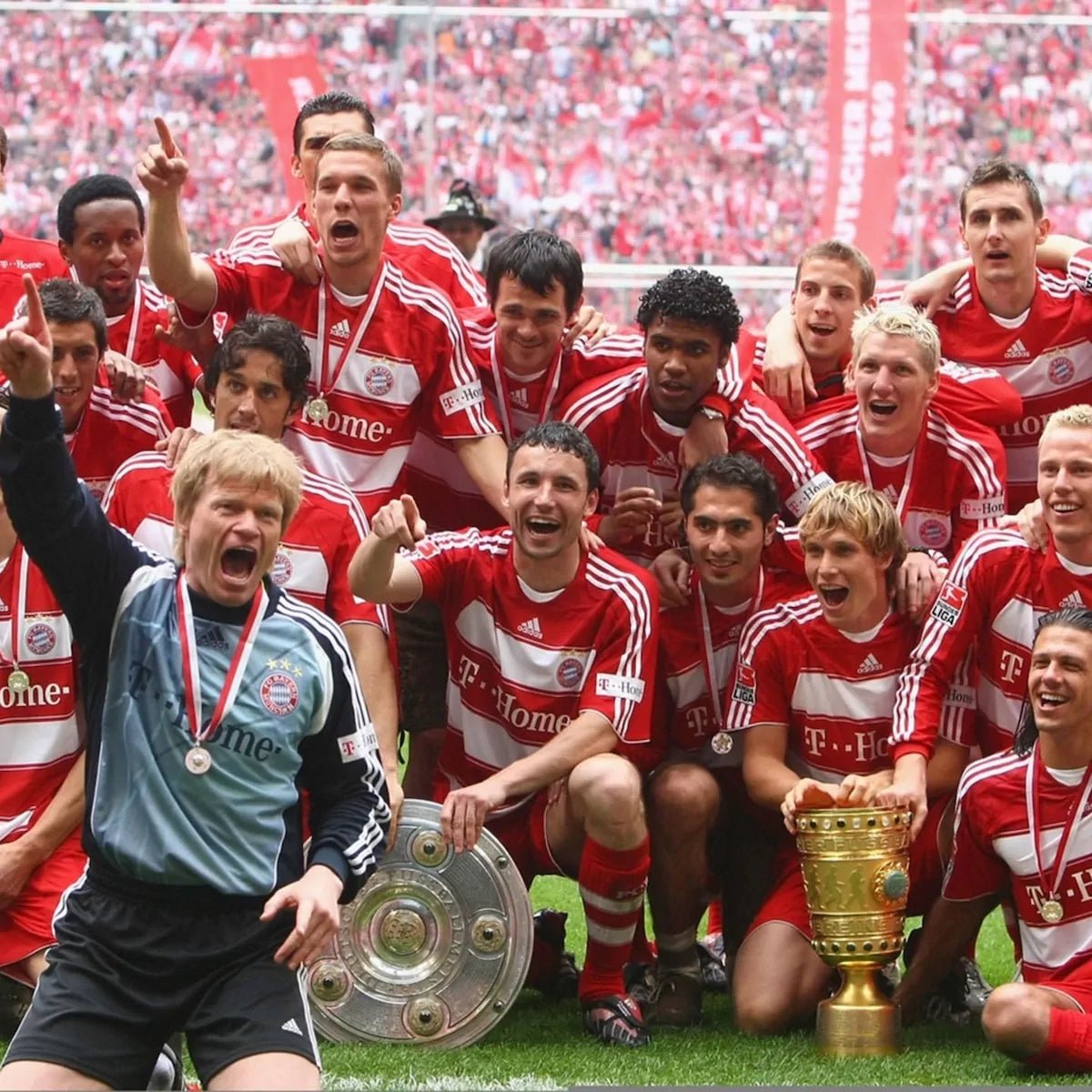 2007/08 Bayern Munich Domicile (L) - Iconic Football Shop