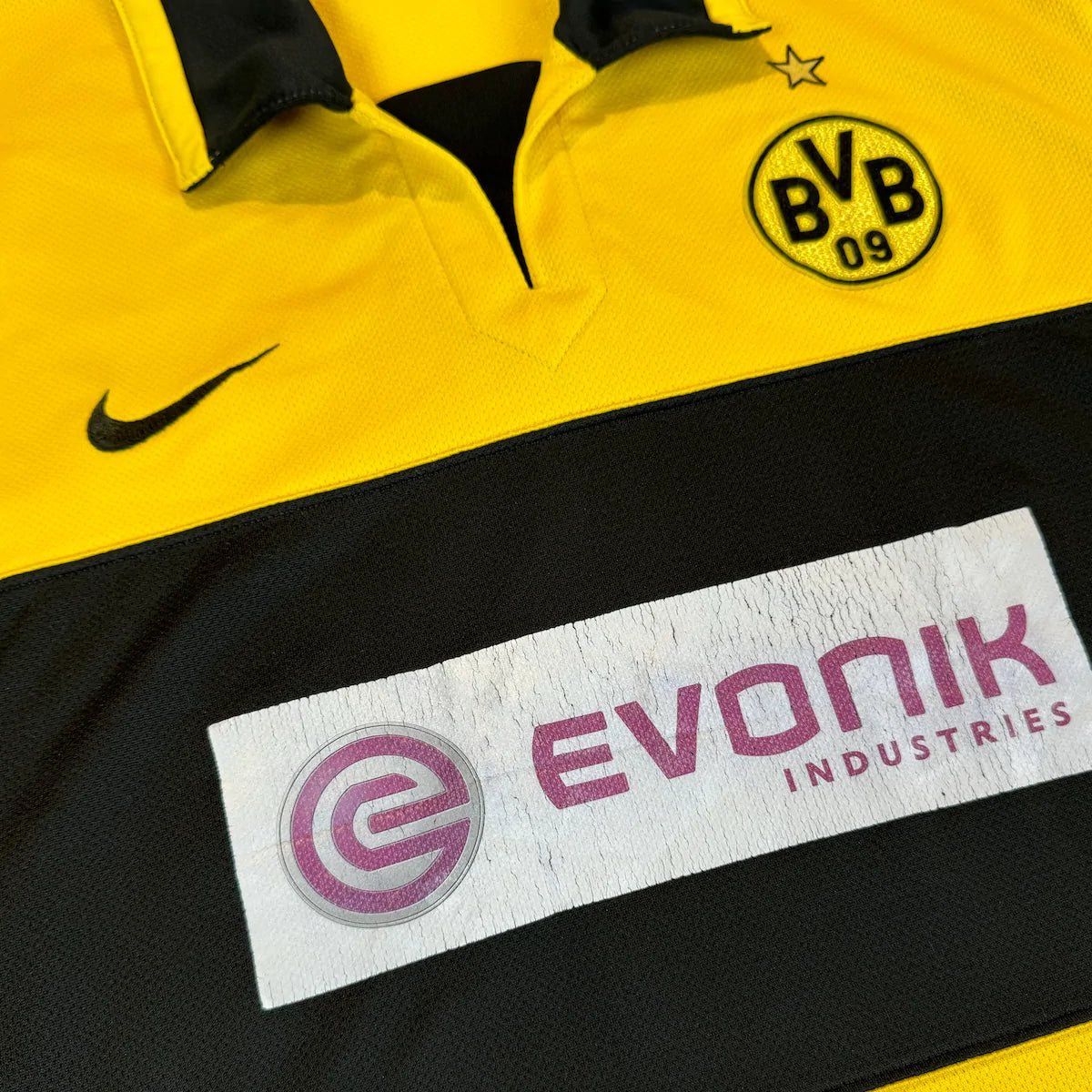 2007/08 Dortmund Domicile (L) - Iconic Football Shop