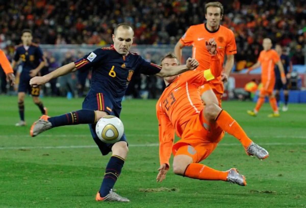 2009/10 Espagne Extérieur - A.Iniesta 6 (M) - Iconic Football Shop
