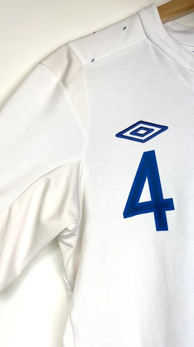 2010/11 Angleterre Domicile - Gerrard 4 (S) - Iconic Football Shop
