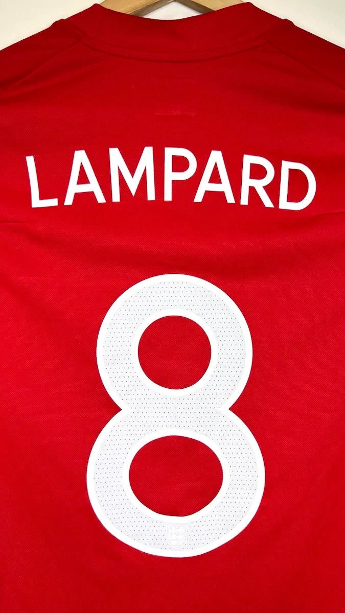 2010/11 Angleterre Extérieur - Lampard 8 (L) - Iconic Football Shop
