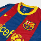2010/11 Barcelone Domicile - Messi 10 (L) - Iconic Football Shop