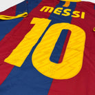 2010/11 Barcelone Domicile - Messi 10 (L) - Iconic Football Shop