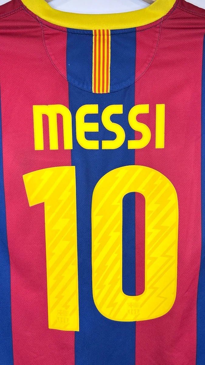 2010/11 Barcelone Domicile - Messi 10 (XL) - Iconic Football Shop