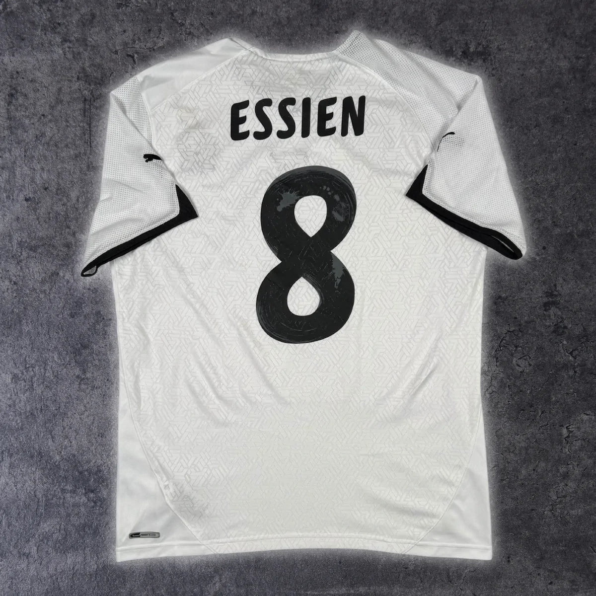 2010/11 Ghana Domicile - Essien 8 (L) - Iconic Football Shop