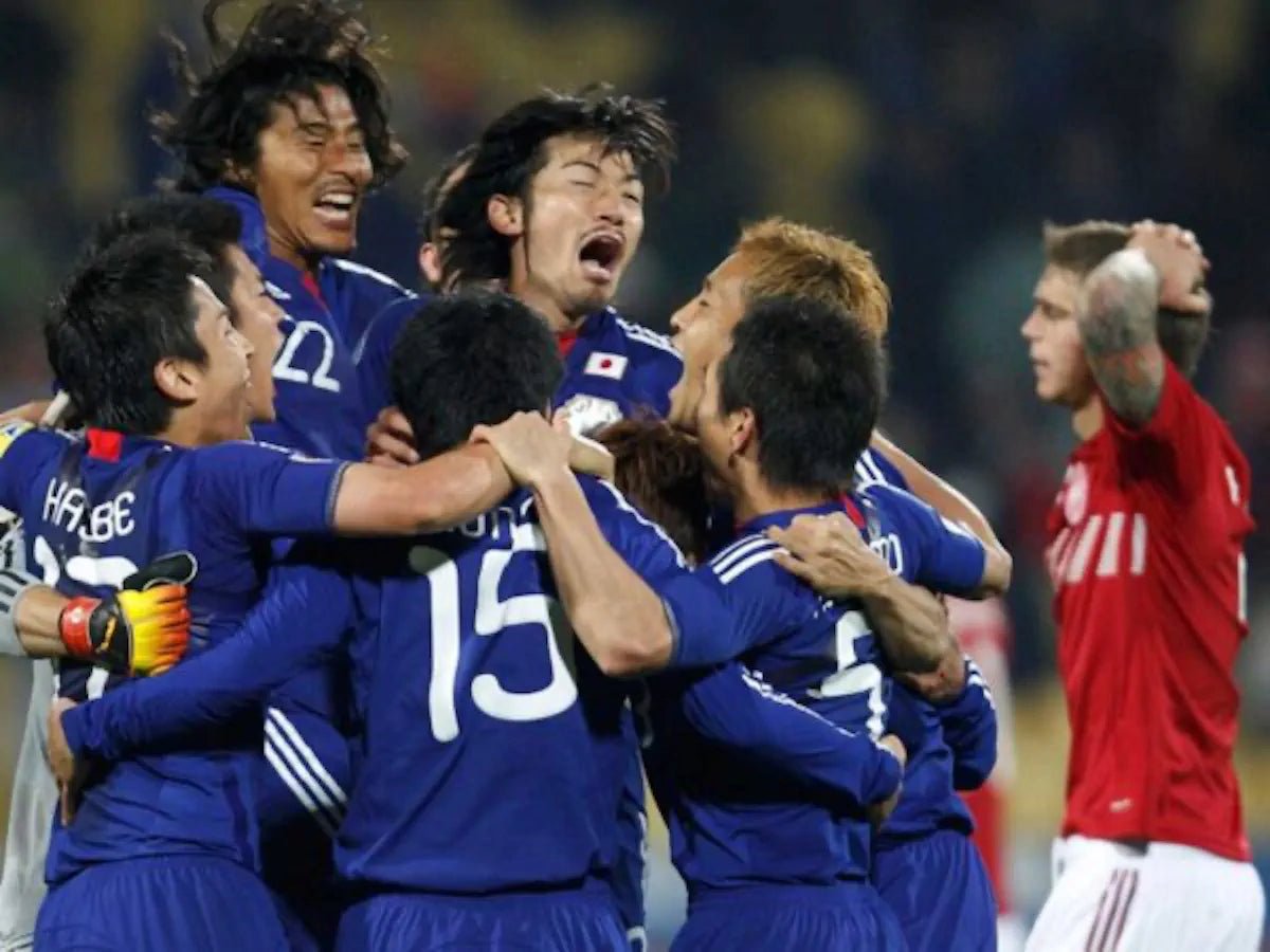 2010/11 Japon Domicile (M) - Iconic Football Shop