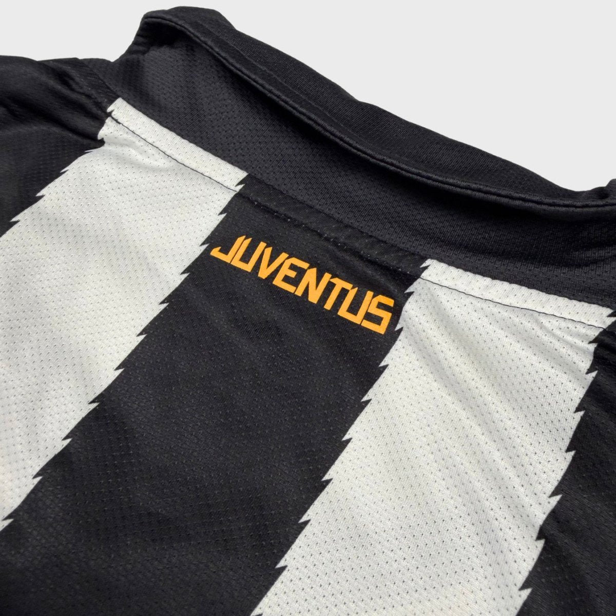 2010/11 Juventus Domicile (L) - Iconic Football Shop