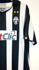 2010/11 Juventus Domicile (L) - Iconic Football Shop