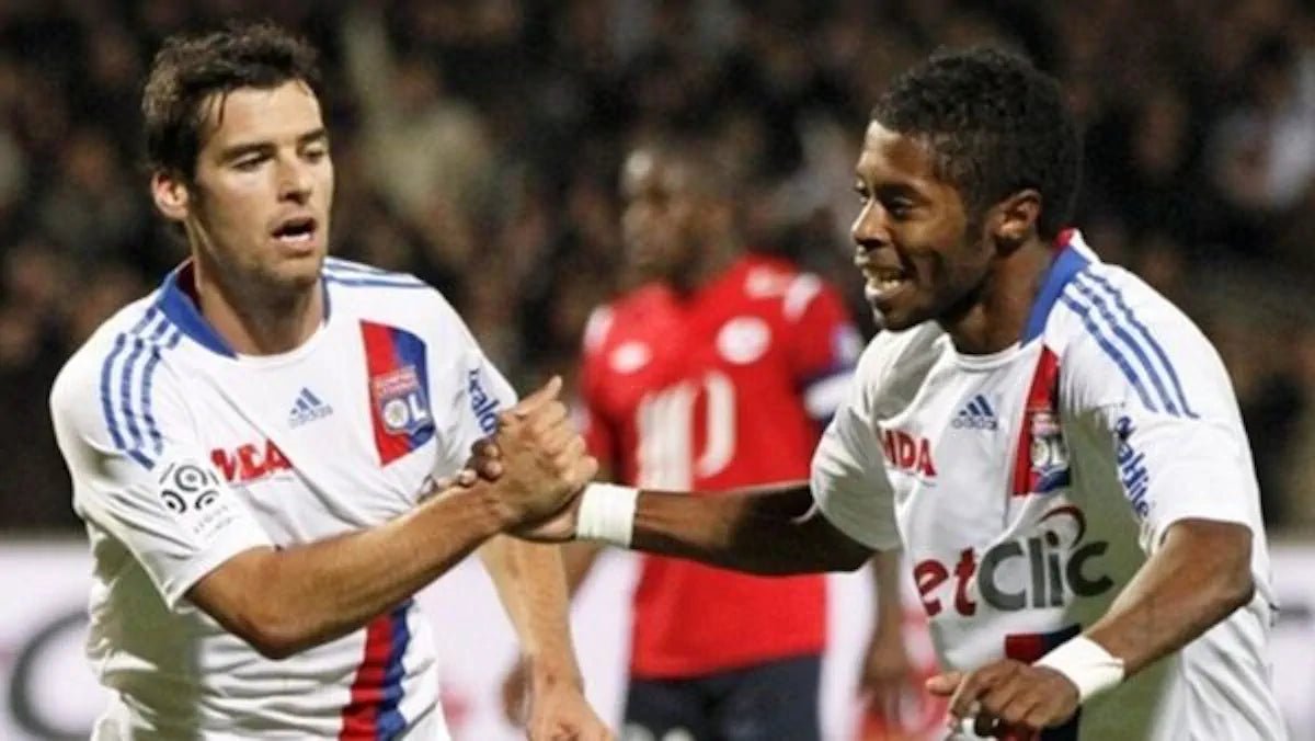 2010/11 Lyon Domicile (XL) - Iconic Football Shop