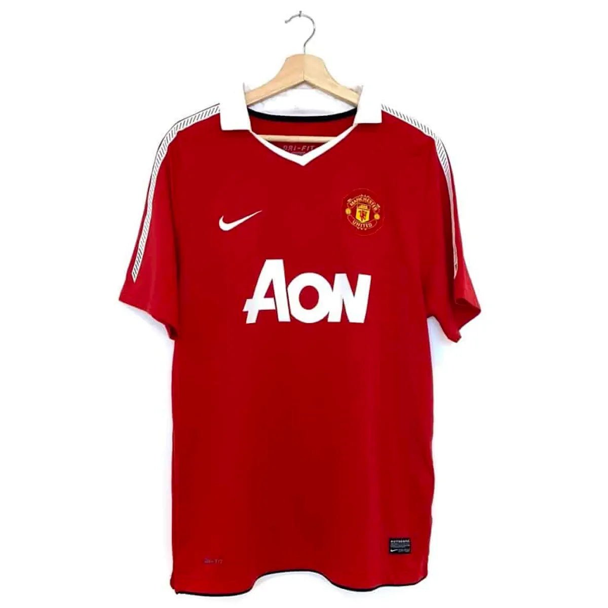 2010/11 Manchester United Domicile - Giggs 11 (L) - Iconic Football Shop