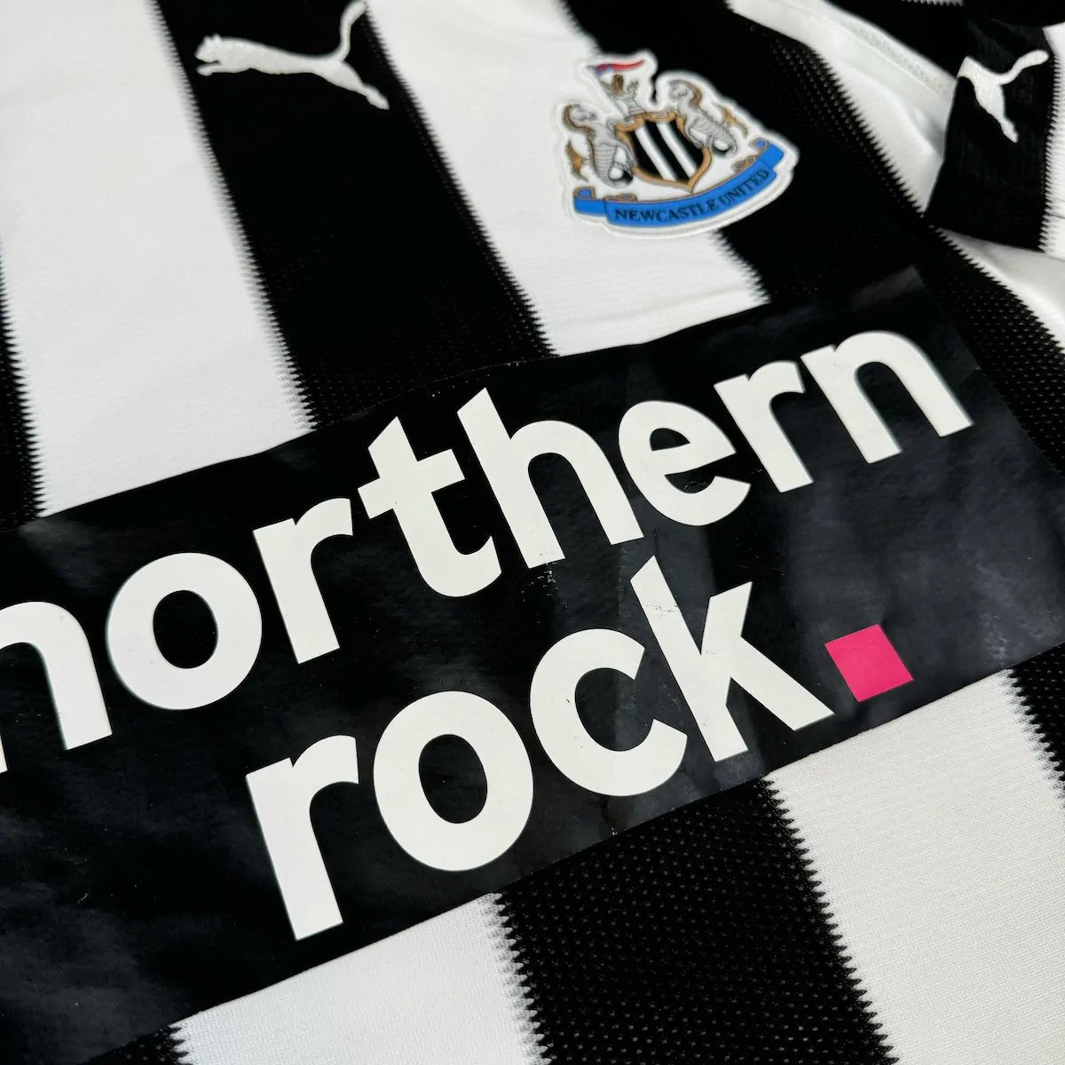 2010/11 Newcastle Domicile (S) - Iconic Football Shop