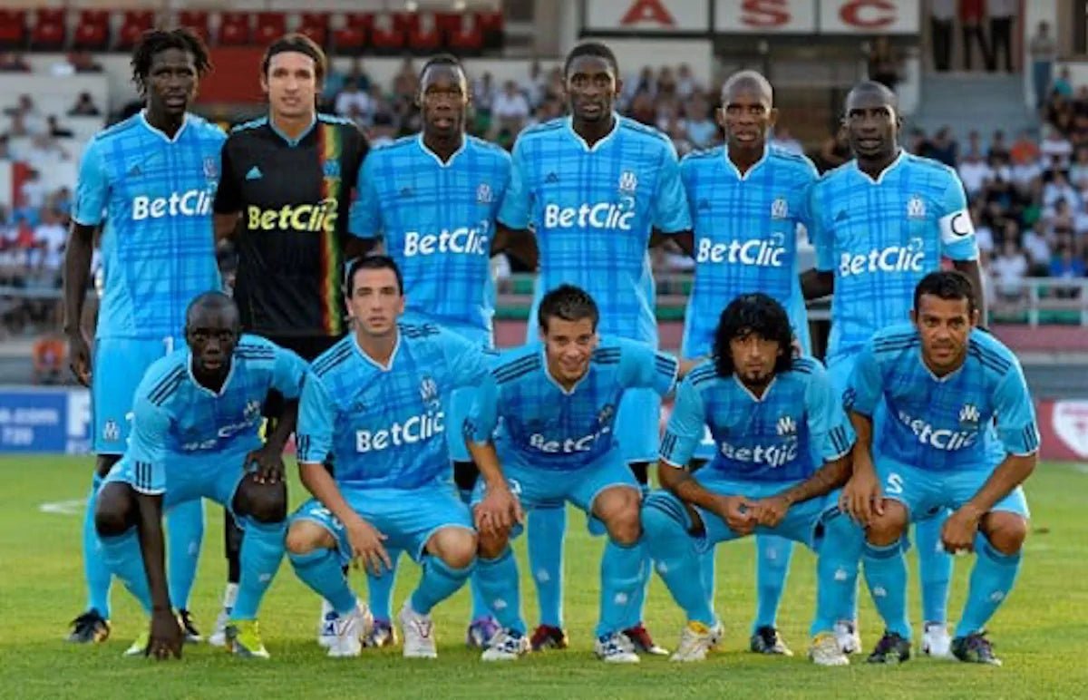 2010/11 OM Extérieur (12/14a) - Iconic Football Shop