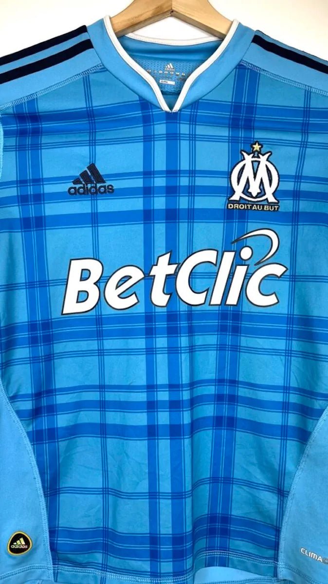 2010/11 OM Extérieur (12/14a) - Iconic Football Shop