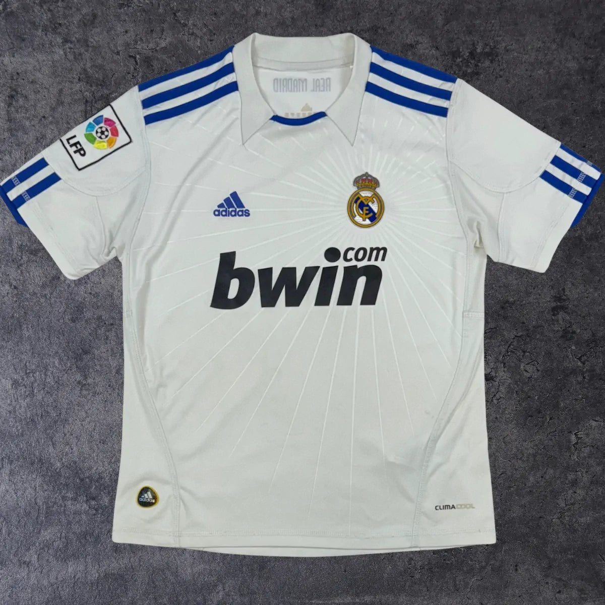 2010/11 Real Madrid Domicile (10a) - Iconic Football Shop