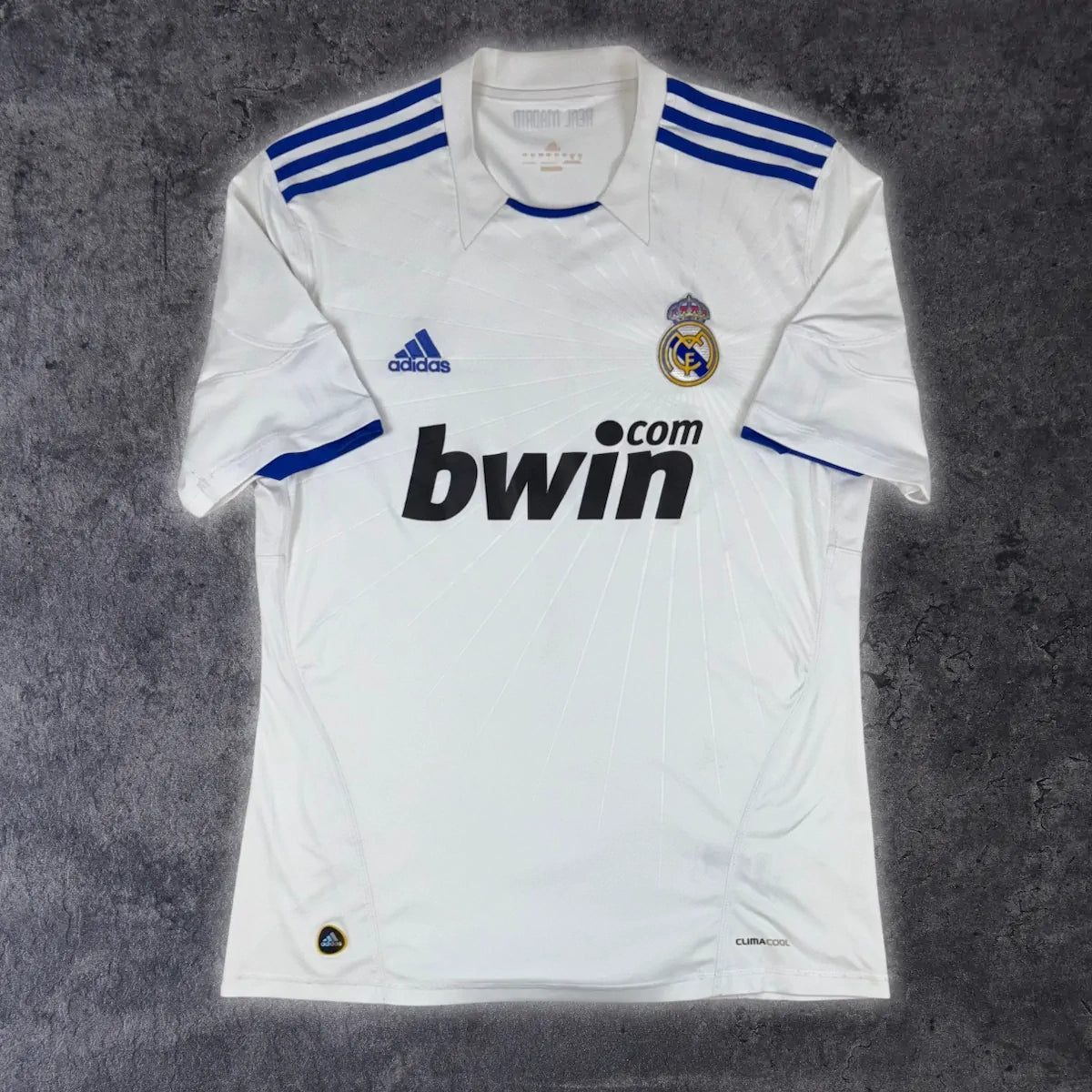 2010/11 Real Madrid Domicile (L) - Iconic Football Shop