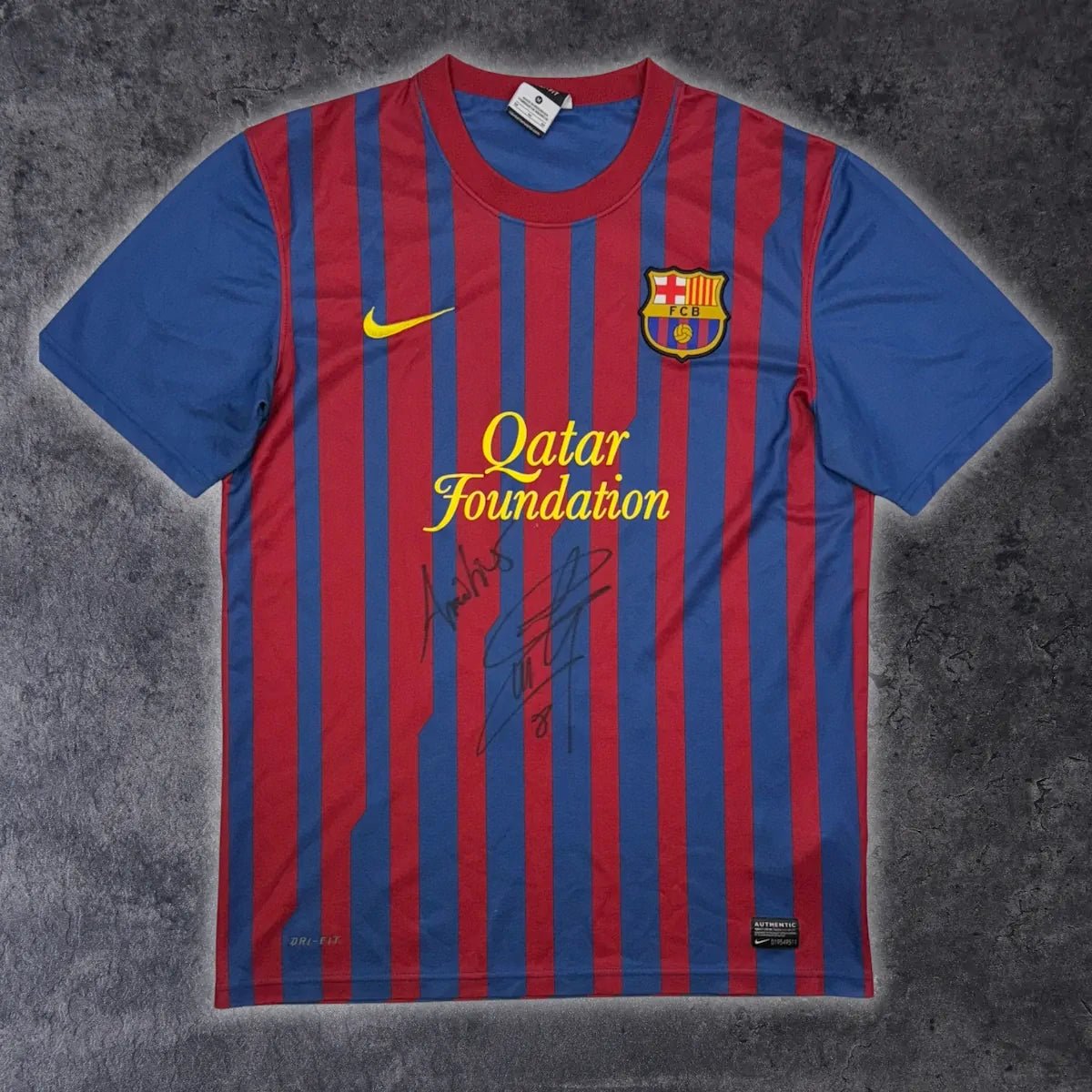 2011/12 Barcelone Domicile *PORTÉ / SIGNÉ GIULY* (M) - Iconic Football Shop