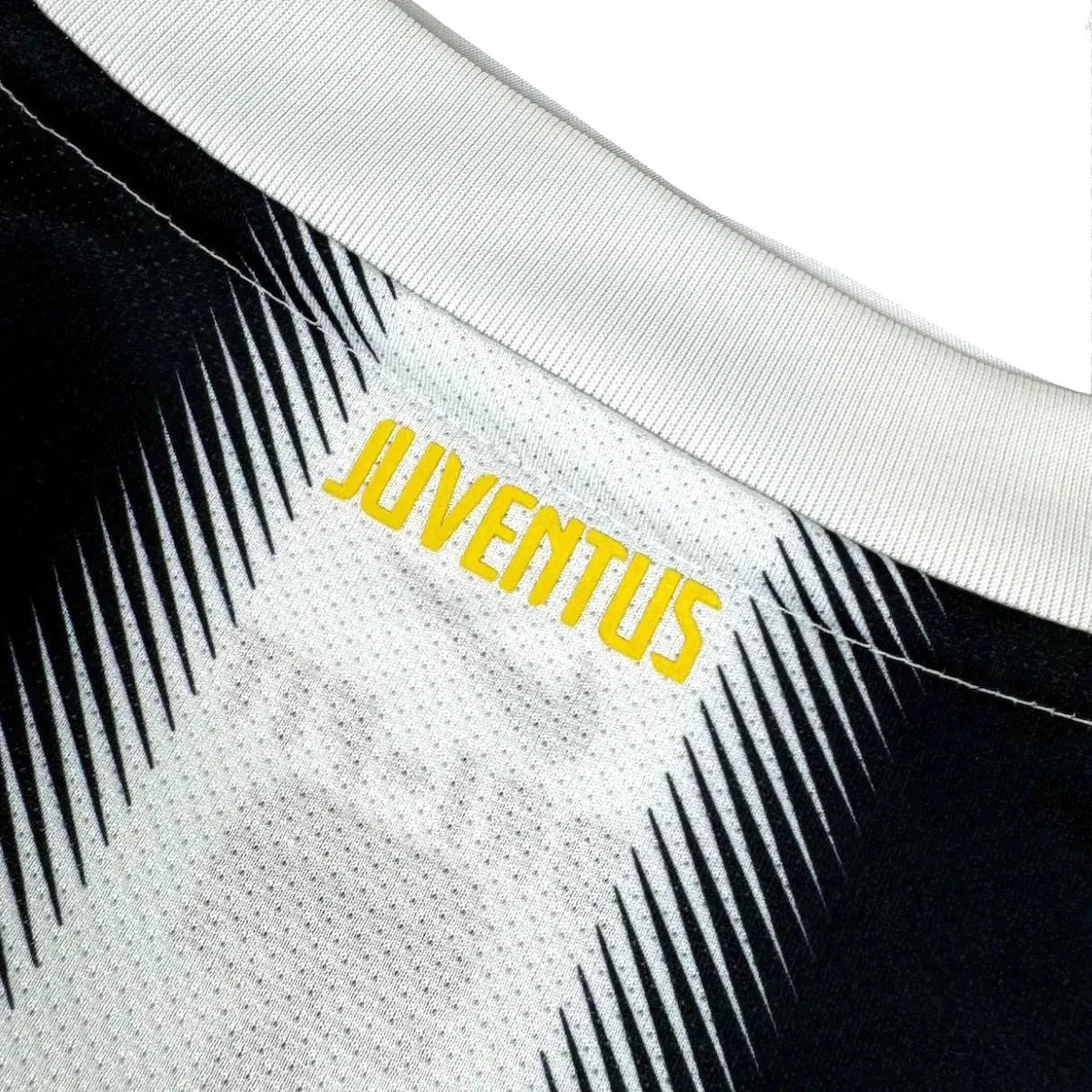 2011/12 Juventus Domicile (M) - Iconic Football Shop