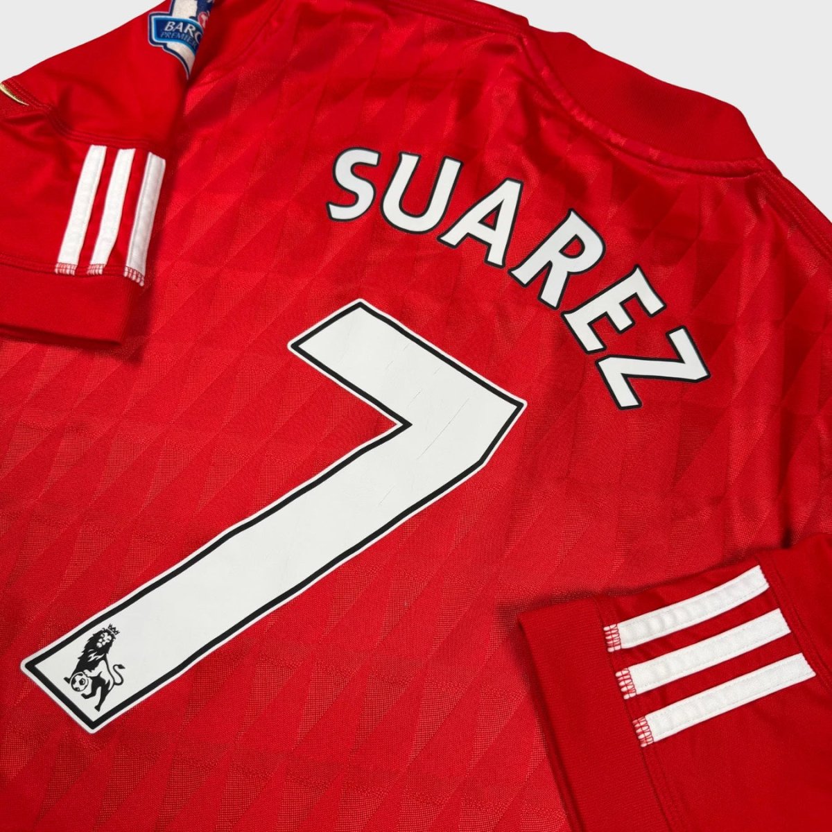 2011/12 Liverpool Domicile - Suarez 7 (M) - Iconic Football Shop