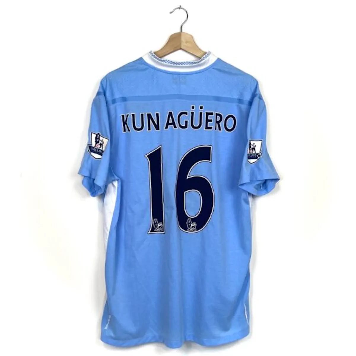 2011/12 Manchester City Domicile - Kun Agüero 16 (XL) - Iconic Football Shop
