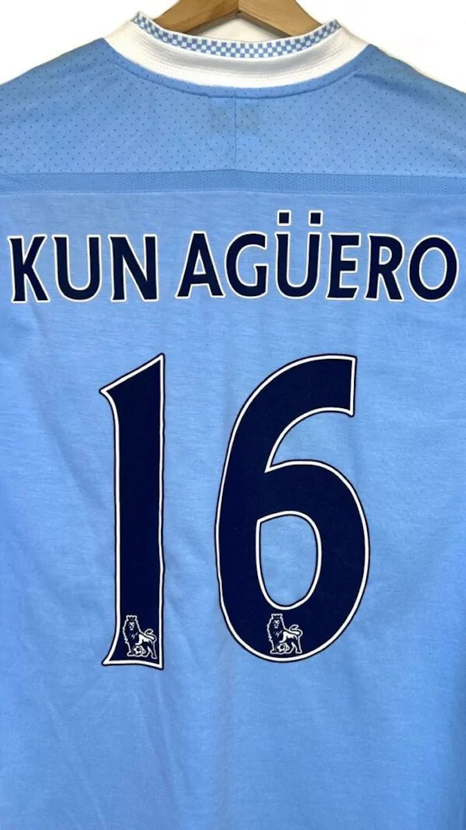2011/12 Manchester City Domicile - Kun Agüero 16 (XL) - Iconic Football Shop