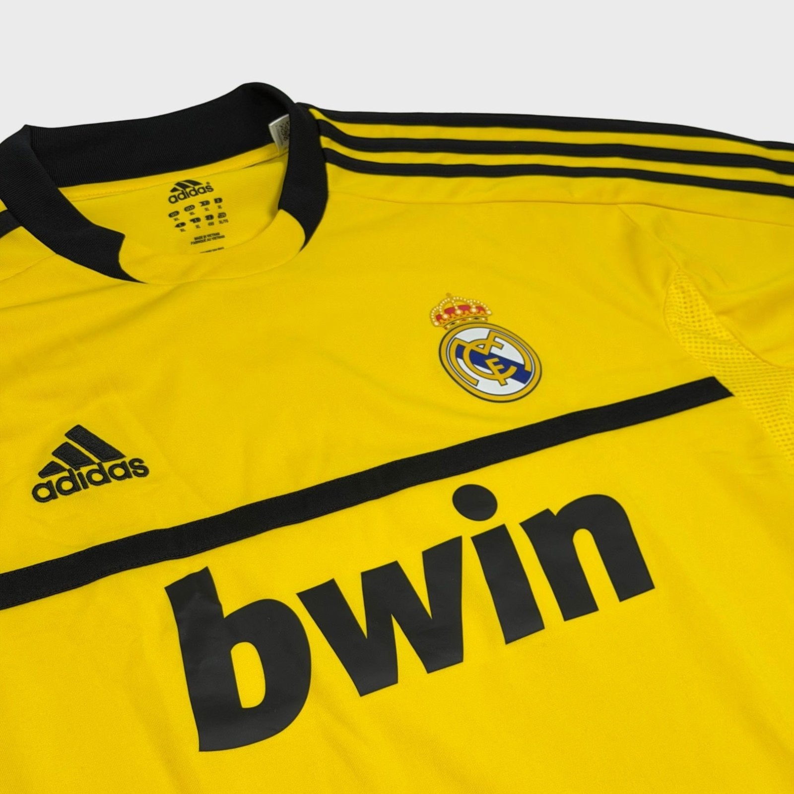 2011/12 Real Madrid Goal Keeper (XL) - Iconic Football Shop