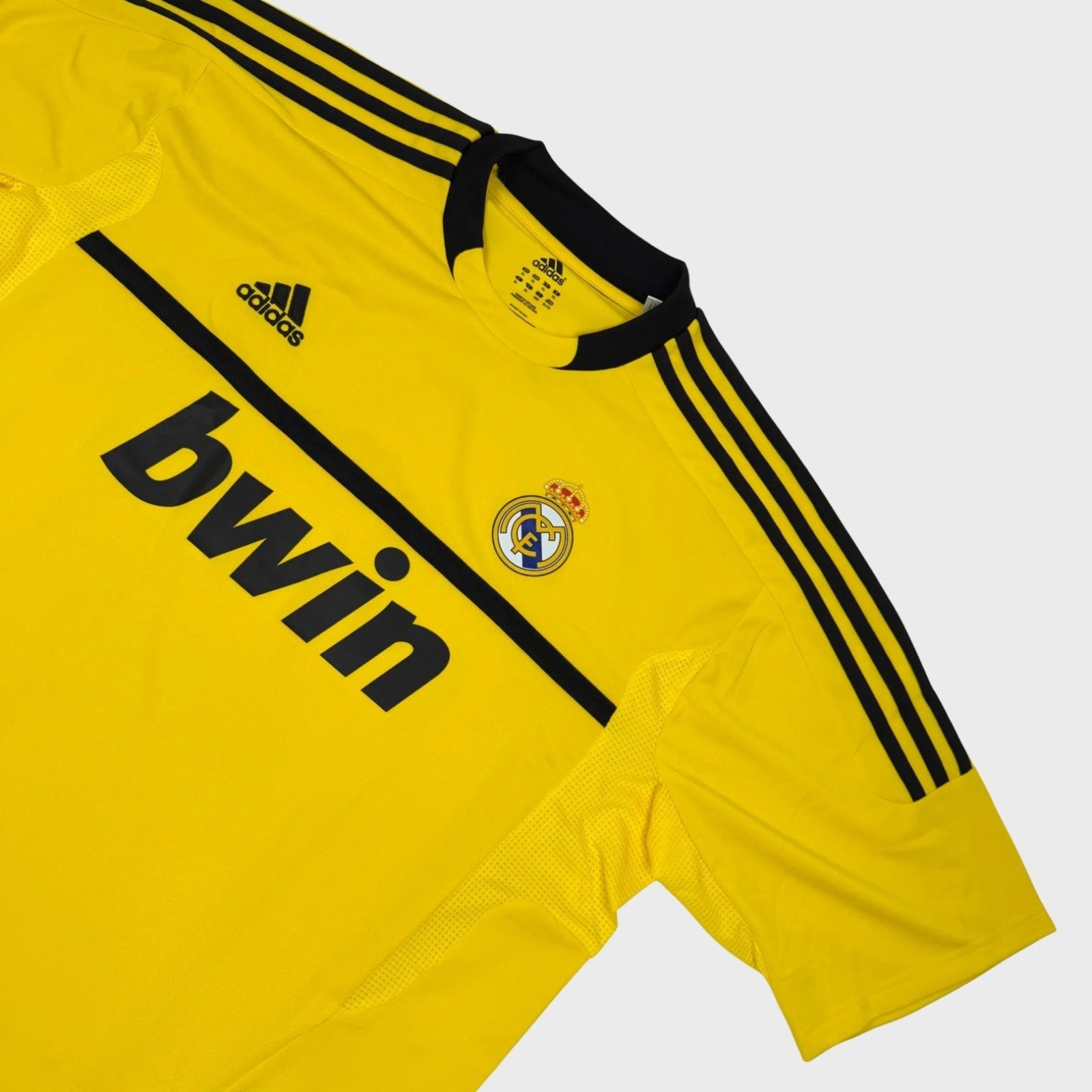 2011/12 Real Madrid Goal Keeper (XL) - Iconic Football Shop