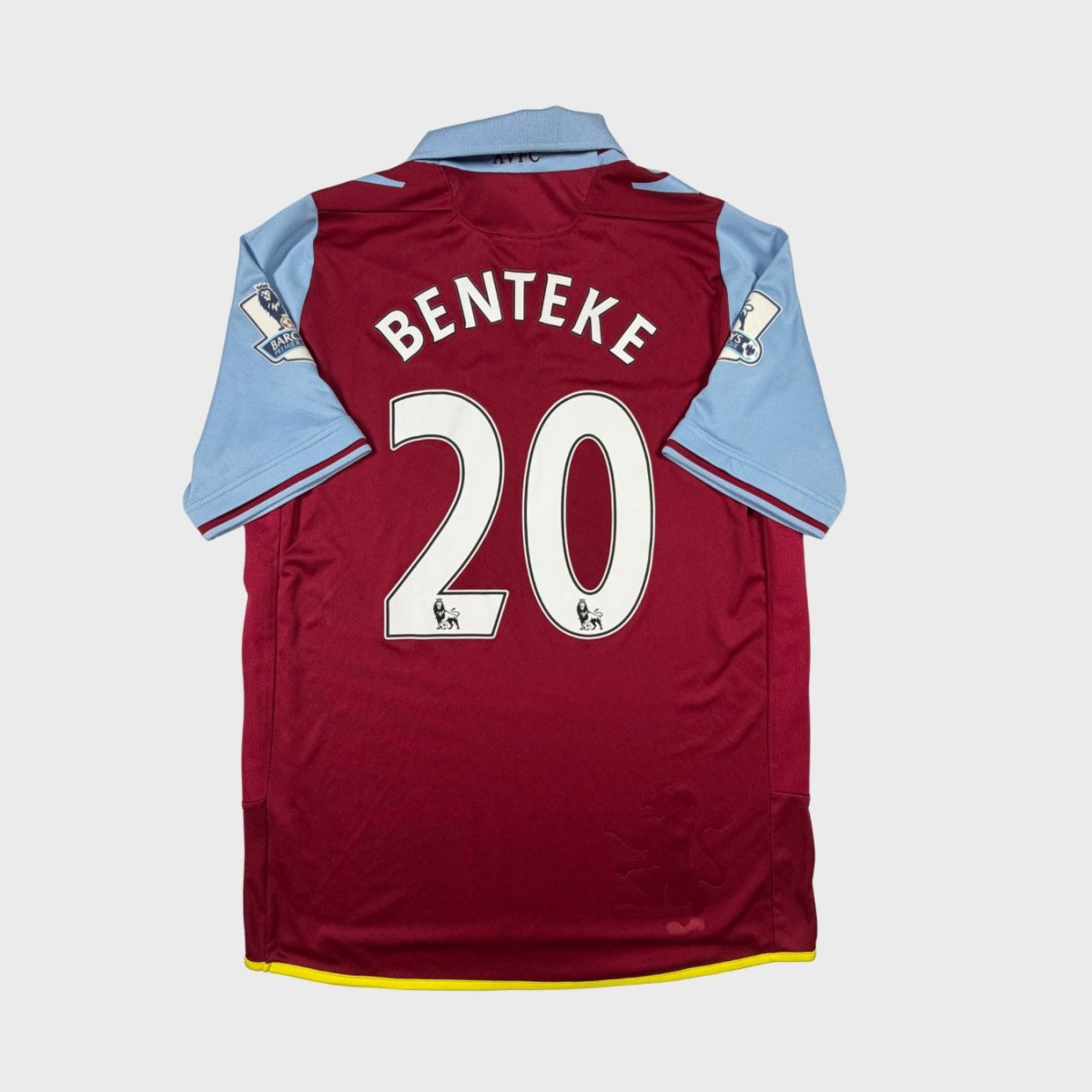 2012/13 Aston Villa Domicile - Benteke 20 (M) - Iconic Football Shop
