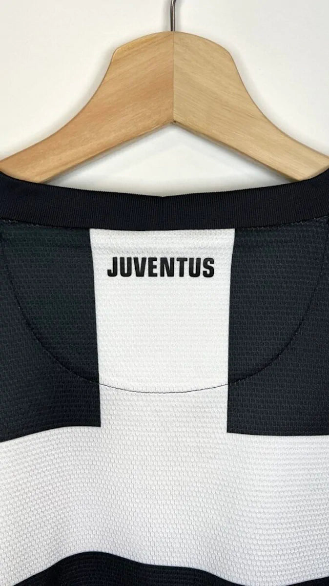 2012/13 Juventus Domicile (L) - Iconic Football Shop