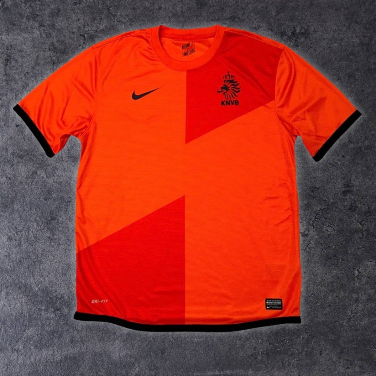 2012/13 Pays - Bas Domicile (L) - Iconic Football Shop