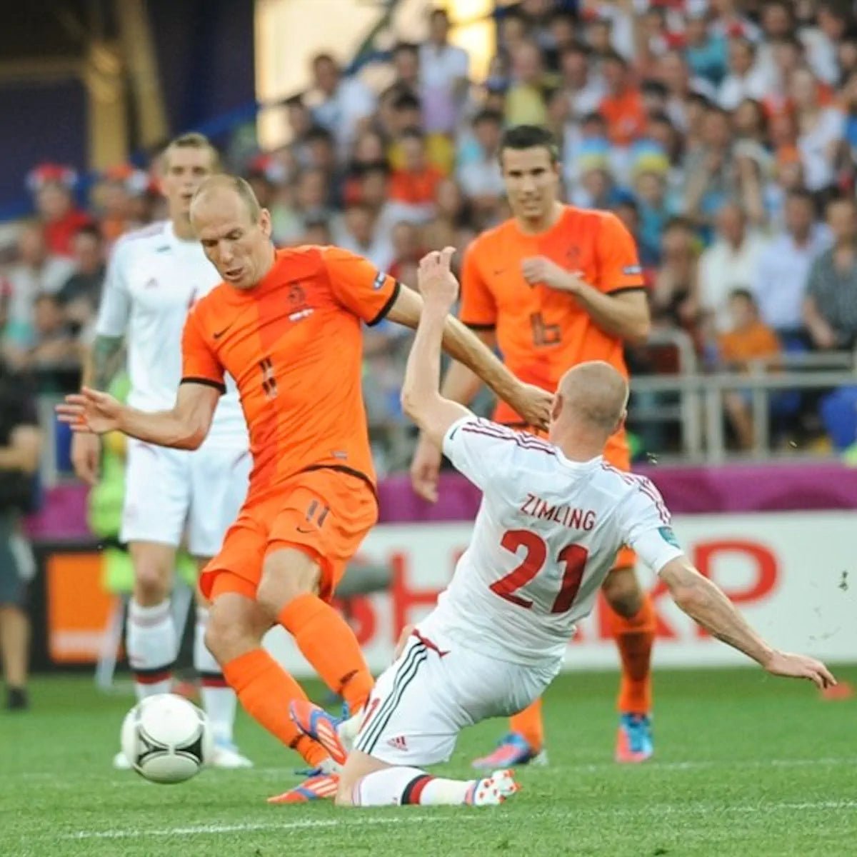 2012/13 Pays - Bas Domicile (L) - Iconic Football Shop