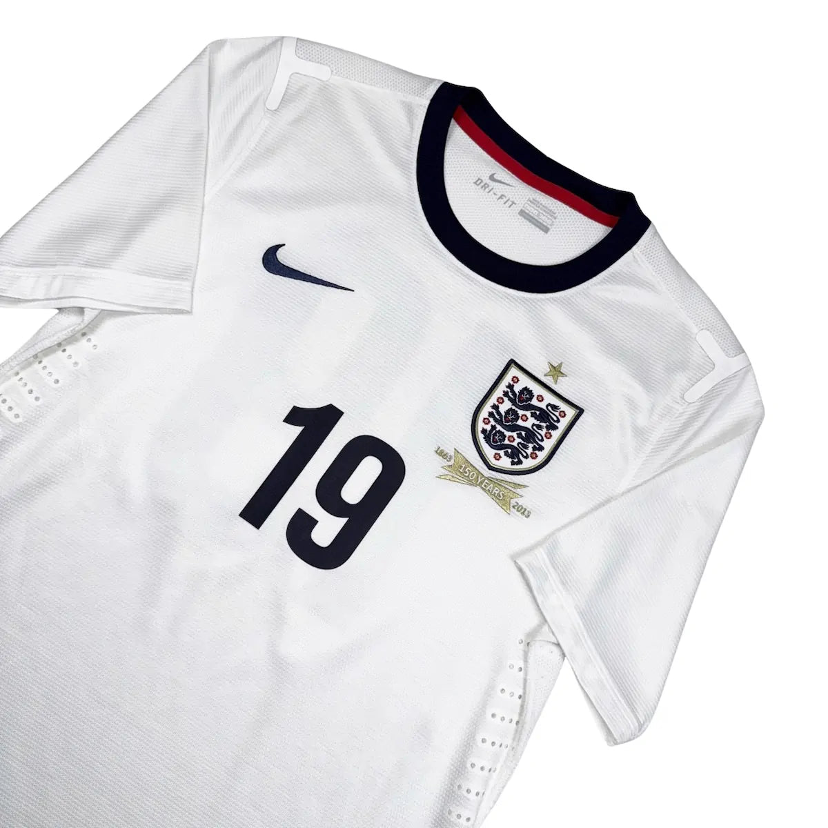 2013/14 Angleterre Domicile - 19 *PRÉPARÉ / PORTÉ* (L) - Iconic Football Shop