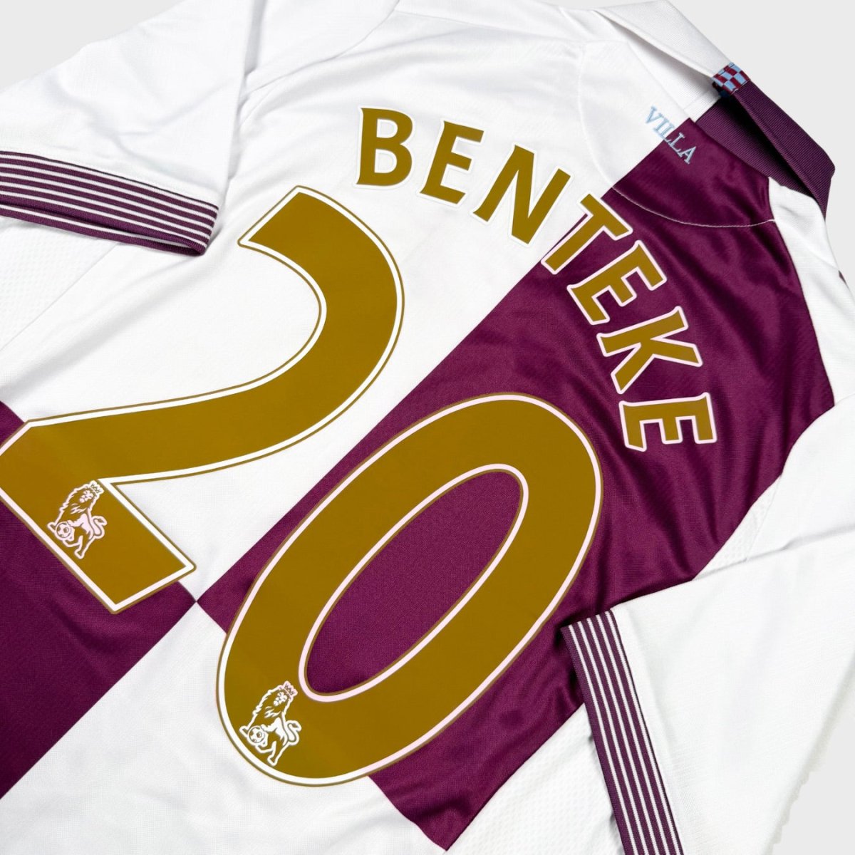 2013/14 Aston Villa Extérieur - Benteke 20 (XL) - Iconic Football Shop