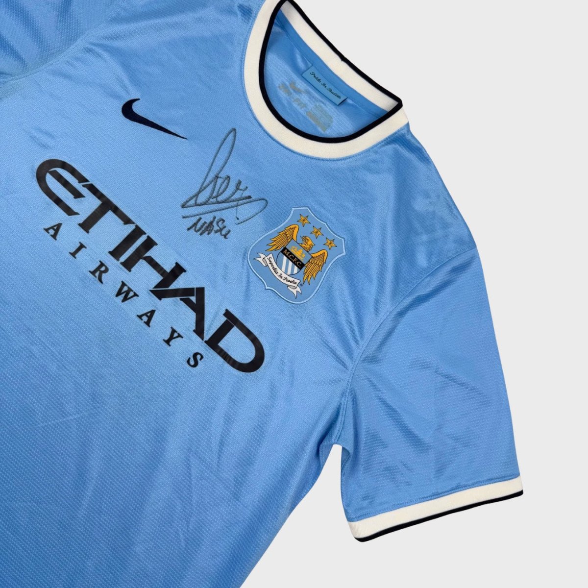 2013/14 Manchester City Domicile *SIGNÉ NASRI* (L) - Iconic Football Shop