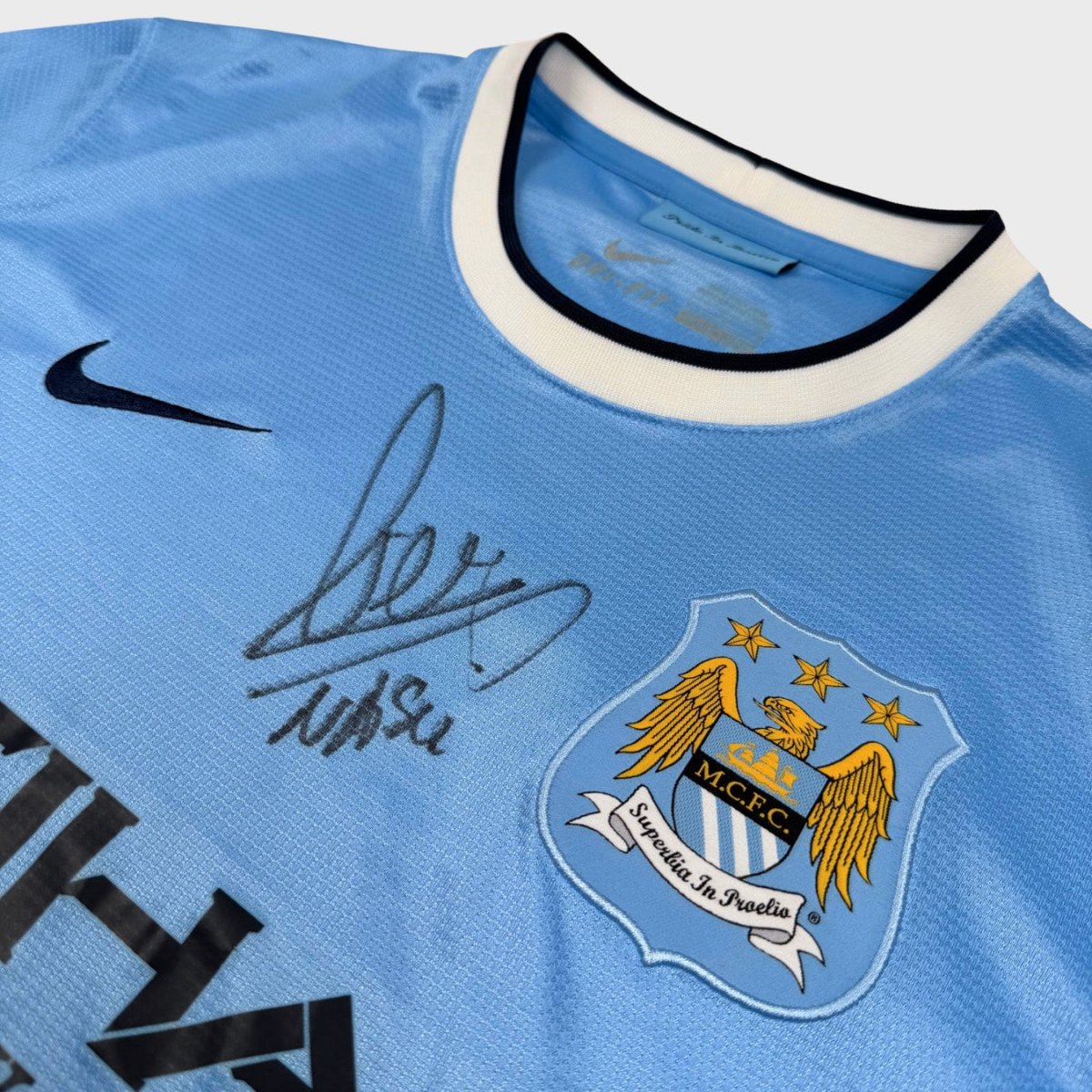 2013/14 Manchester City Domicile *SIGNÉ NASRI* (L) - Iconic Football Shop