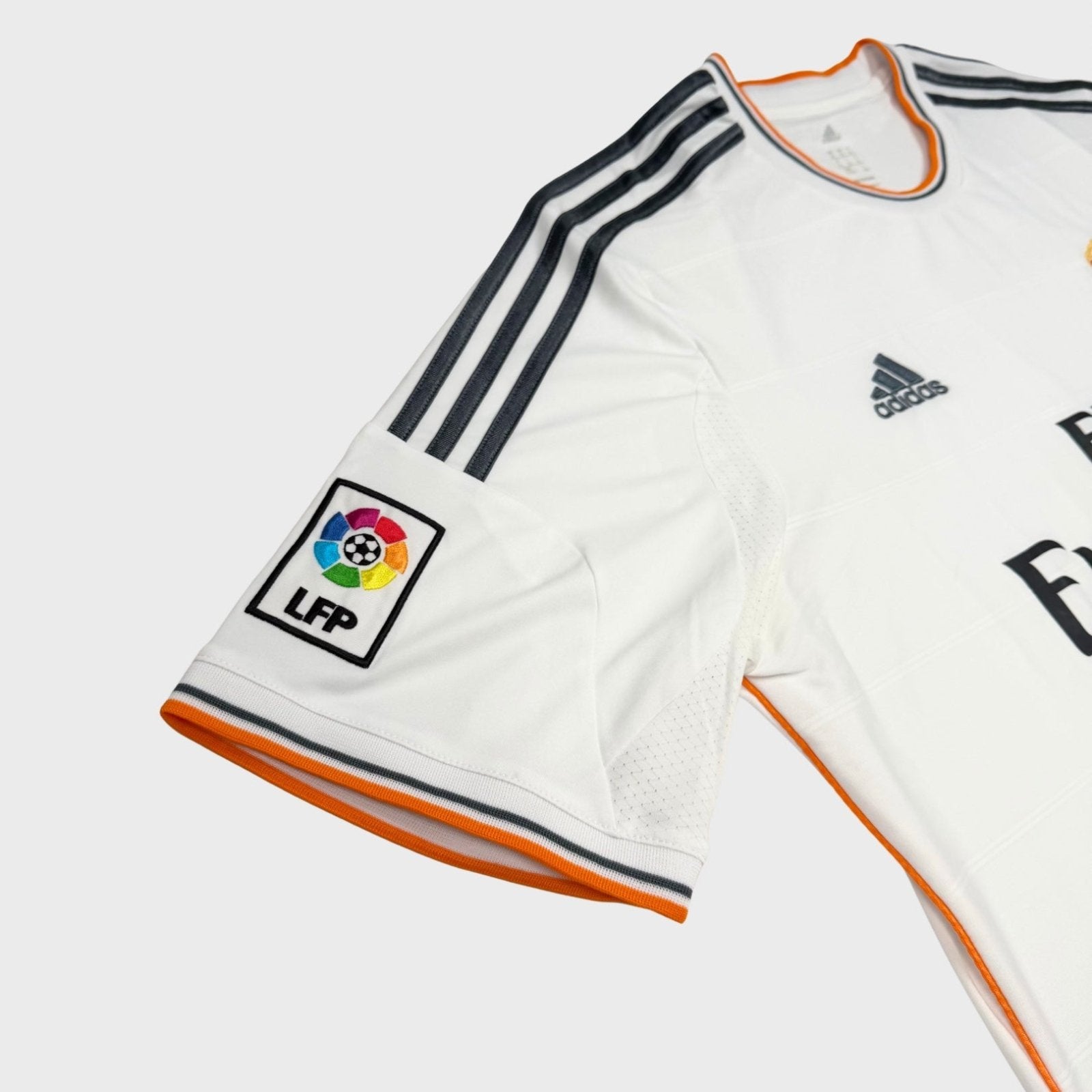 2013/14 Real Madrid Domicile (XL) - Iconic Football Shop