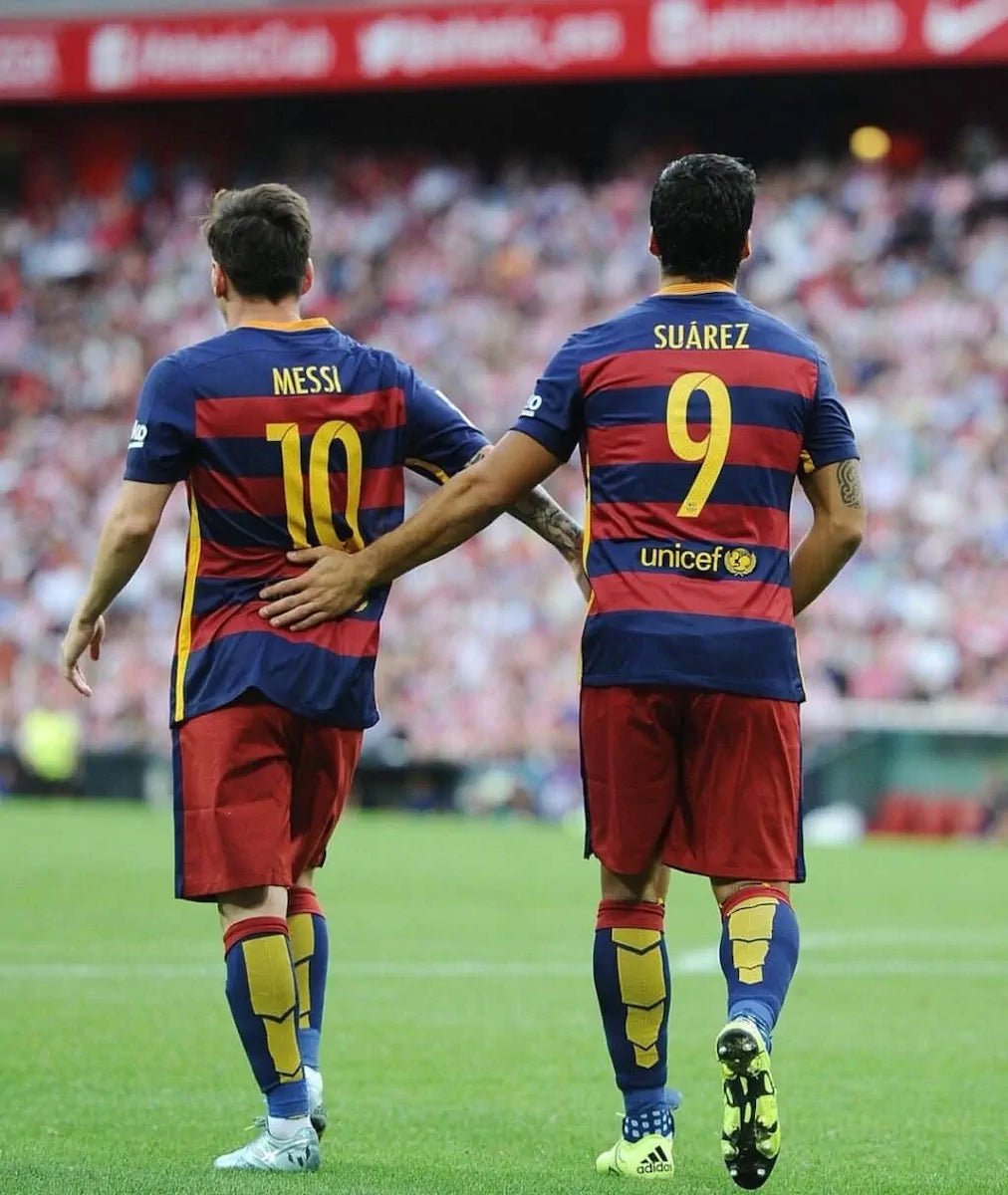 2015/16 Barcelone Domicile - Suárez 9 (L) - Iconic Football Shop
