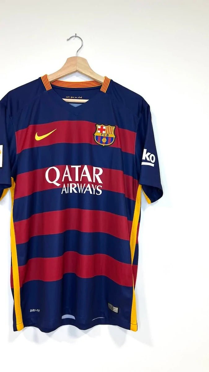 2015/16 Barcelone Domicile - Suárez 9 (L) - Iconic Football Shop