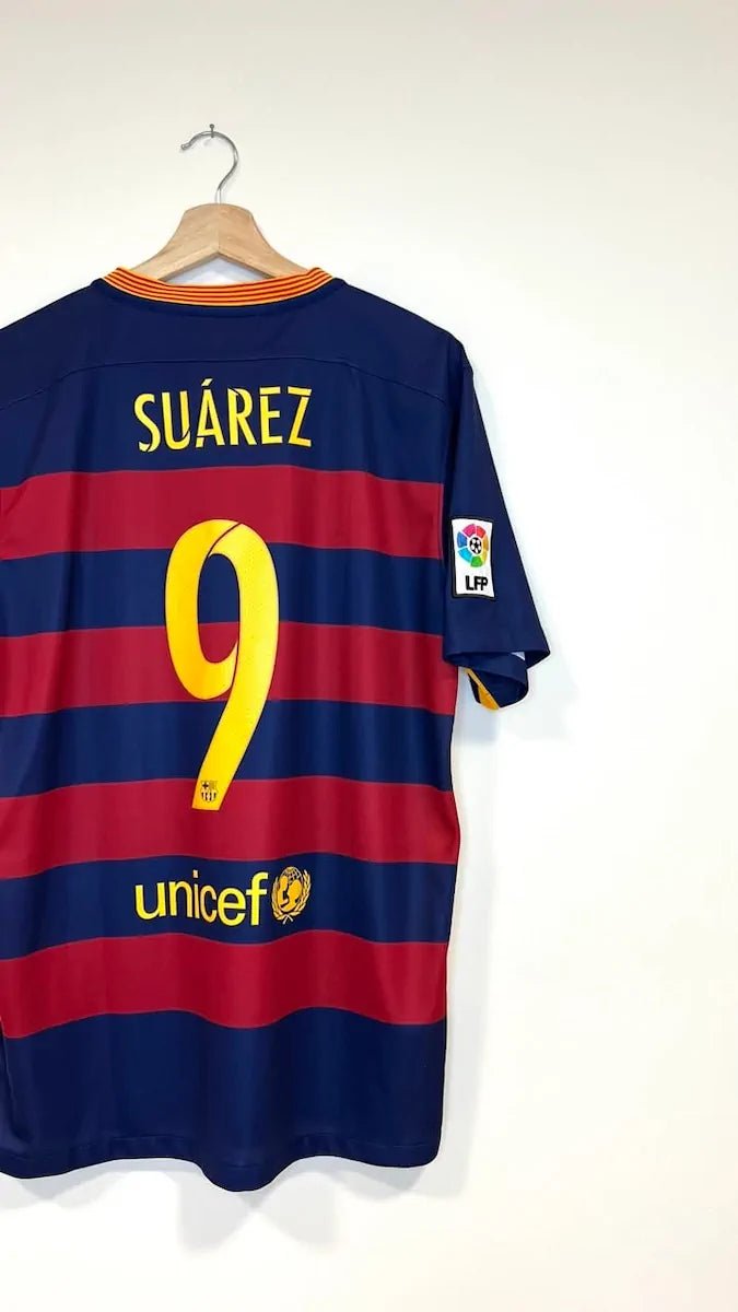 2015/16 Barcelone Domicile - Suárez 9 (L) - Iconic Football Shop