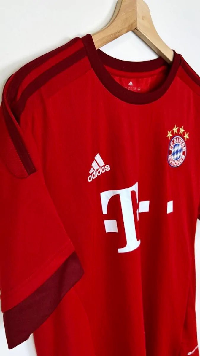 2015/16 Bayern Munich Domicile (L) - Iconic Football Shop