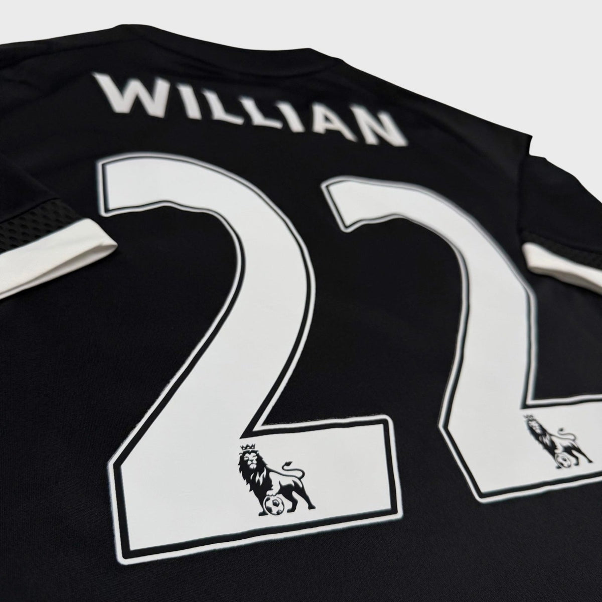 2015/16 Chelsea Third - Willian 22 (S) - Iconic Football Shop