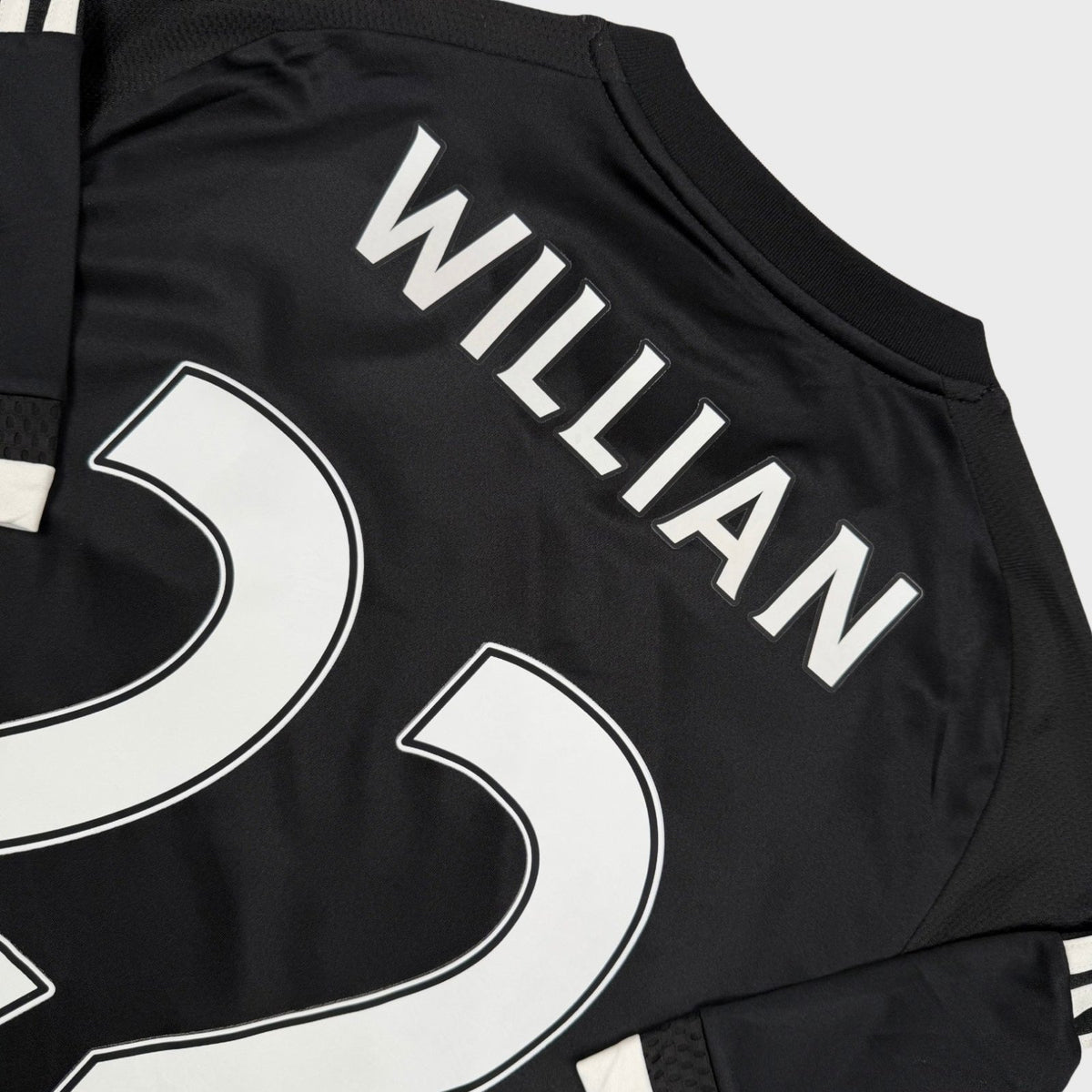 2015/16 Chelsea Third - Willian 22 (S) - Iconic Football Shop