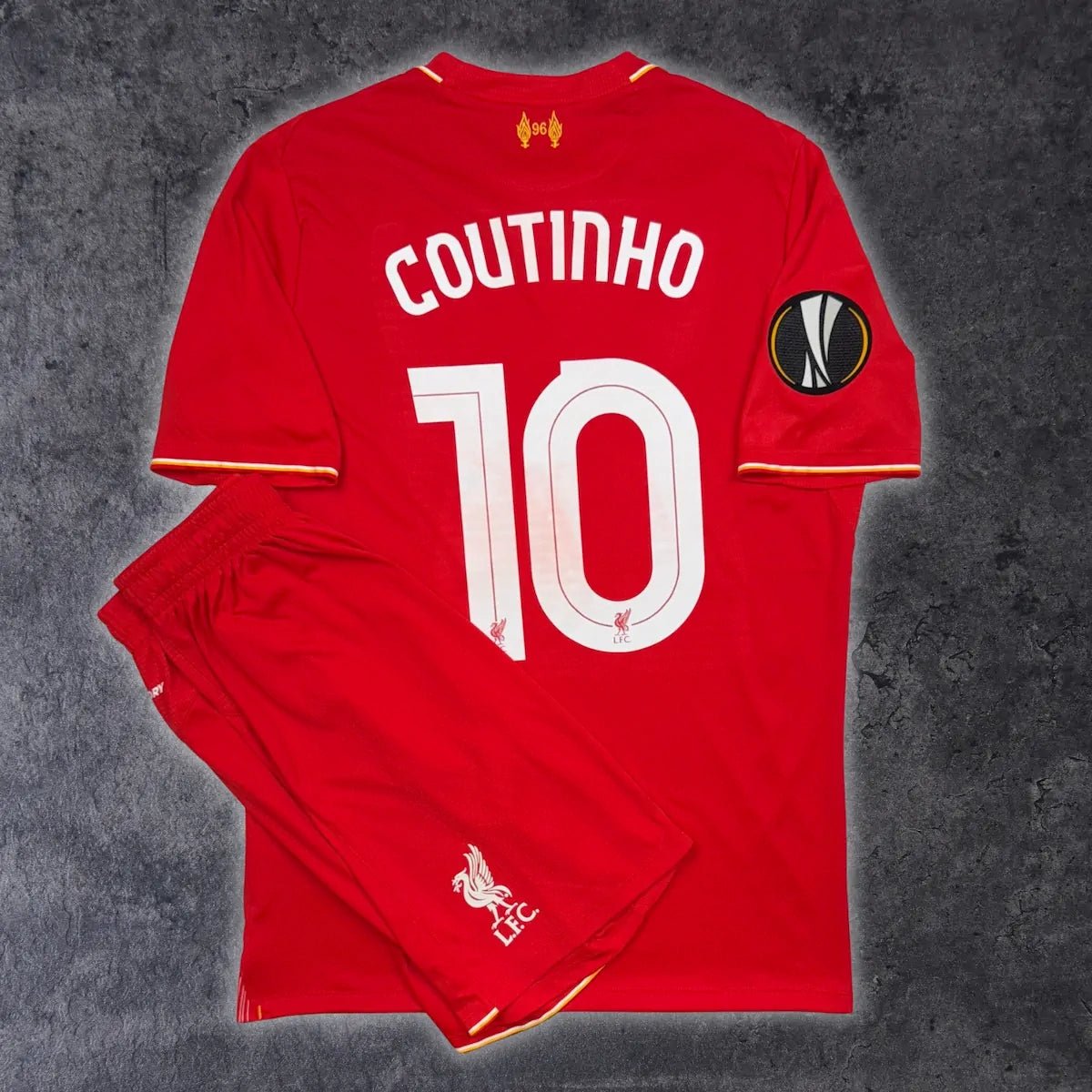 2015/16 Liverpool Domicile - Coutinho 10 *COMPLET / EUROPA LEAGUE* (14/16a) - Iconic Football Shop