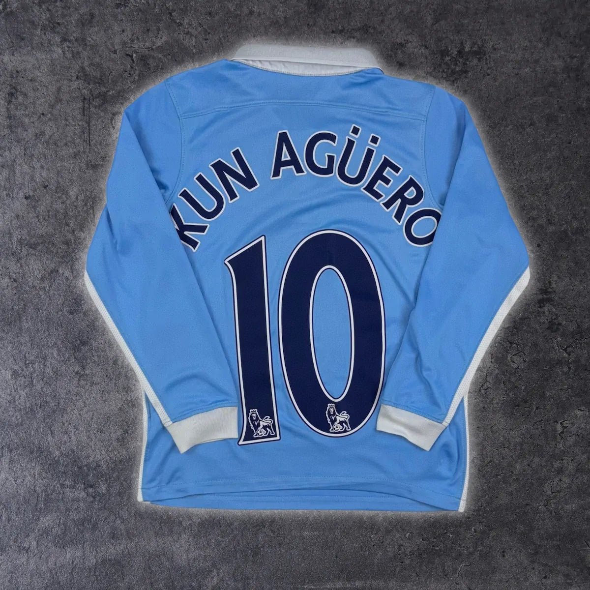 2015/16 Manchester City Domicile - Kun Agüero 10 (8/10a) - Iconic Football Shop