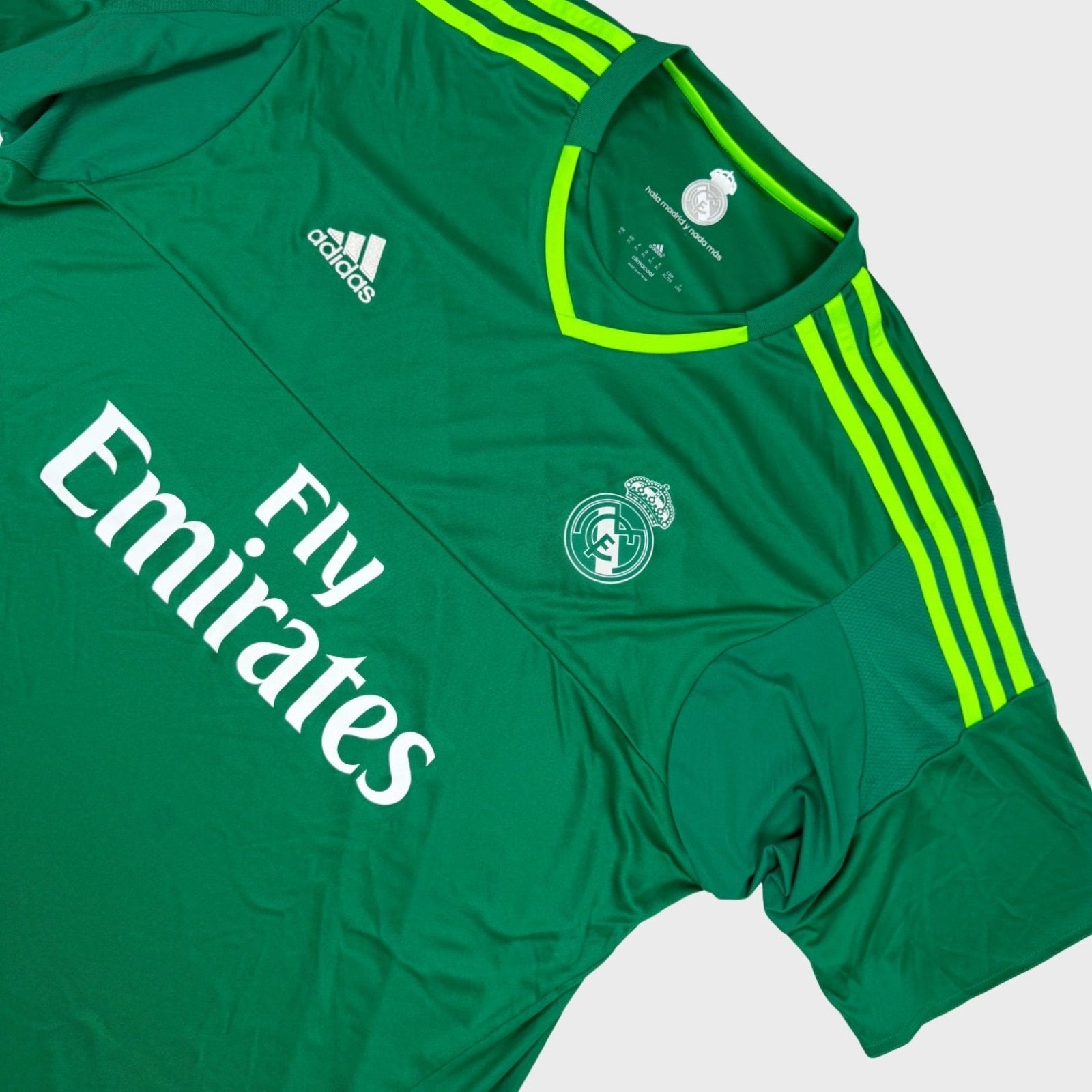 2015/16 Real Madrid Goal Keeper (XL) - Iconic Football Shop