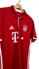 2016/17 Bayern Munich Domicile (L) - Iconic Football Shop
