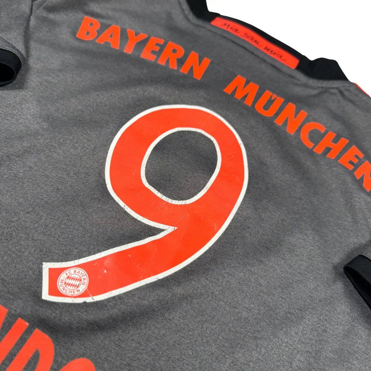 2016/17 Bayern Munich Extérieur - Lewandowski 9 (9/10a) - Iconic Football Shop