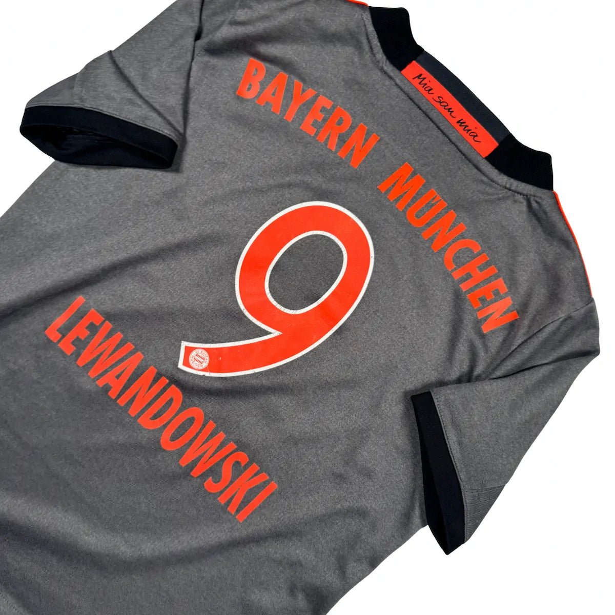 2016/17 Bayern Munich Extérieur - Lewandowski 9 (9/10a) - Iconic Football Shop