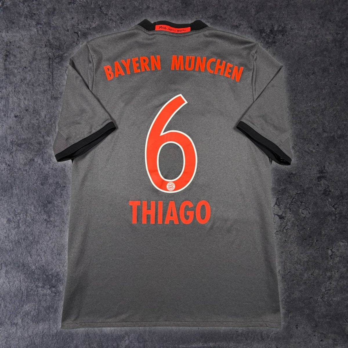 2016/17 Bayern Munich Extérieur - Thiago 6 (15/16a) - Iconic Football Shop