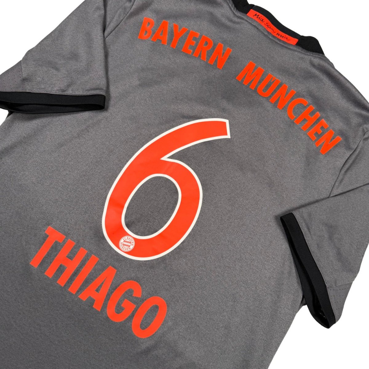 2016/17 Bayern Munich Extérieur - Thiago 6 (15/16a) - Iconic Football Shop